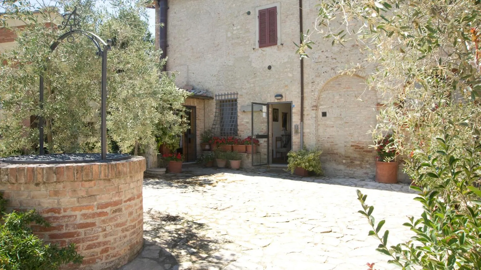 בית כפרי B&B Il Pettirosso Di סיינה